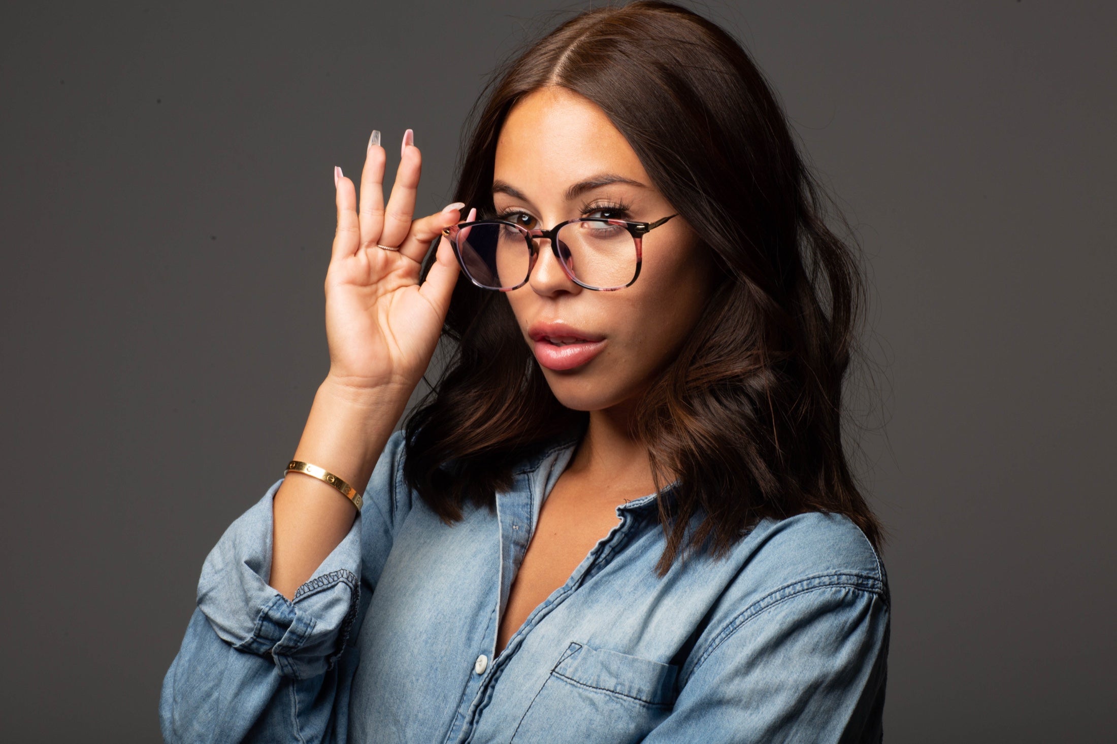 LadyBoss Journal story: Do Blue Light Glasses Work, or Are We Just Tired and Dramatic?