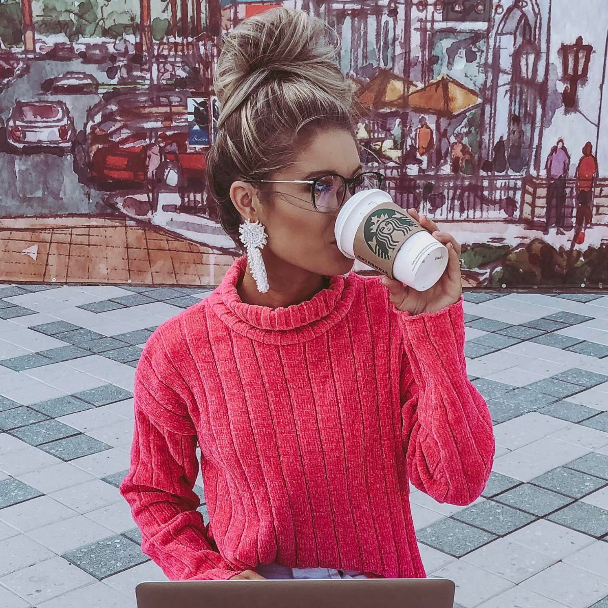 Model wearing LadyBoss Classics eyeglasses in Gradient #frame color_gradient