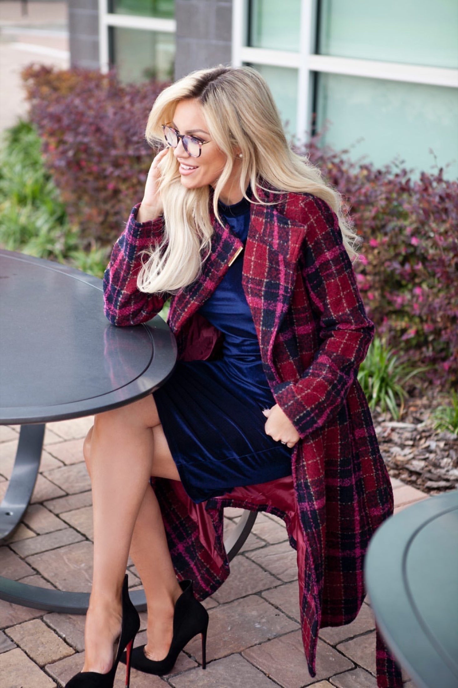LadyBoss Journal story: The Group Chat Knows When the Glasses Are Wrong