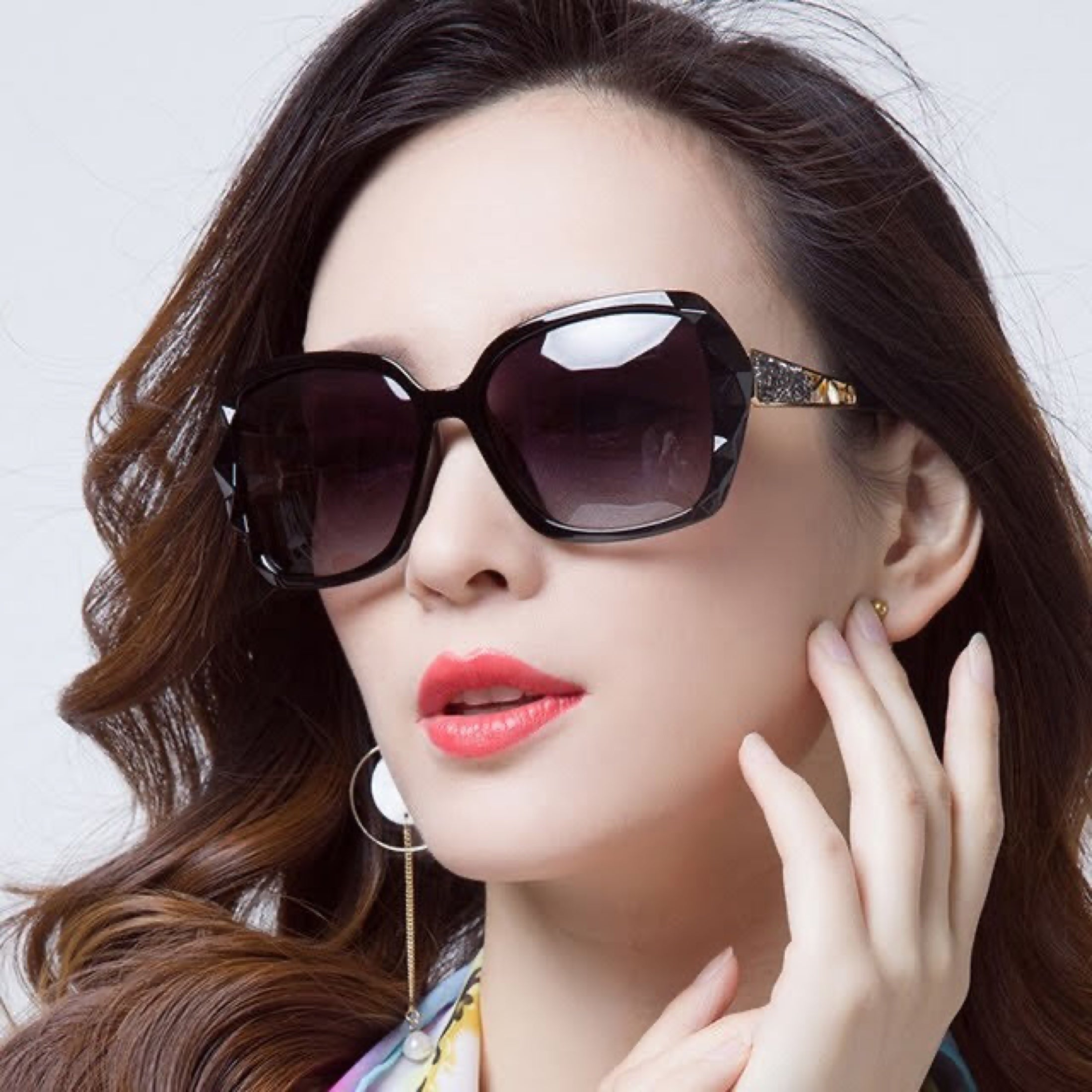LadyBoss Journal story: Femininity Does Not Need Permission From HR