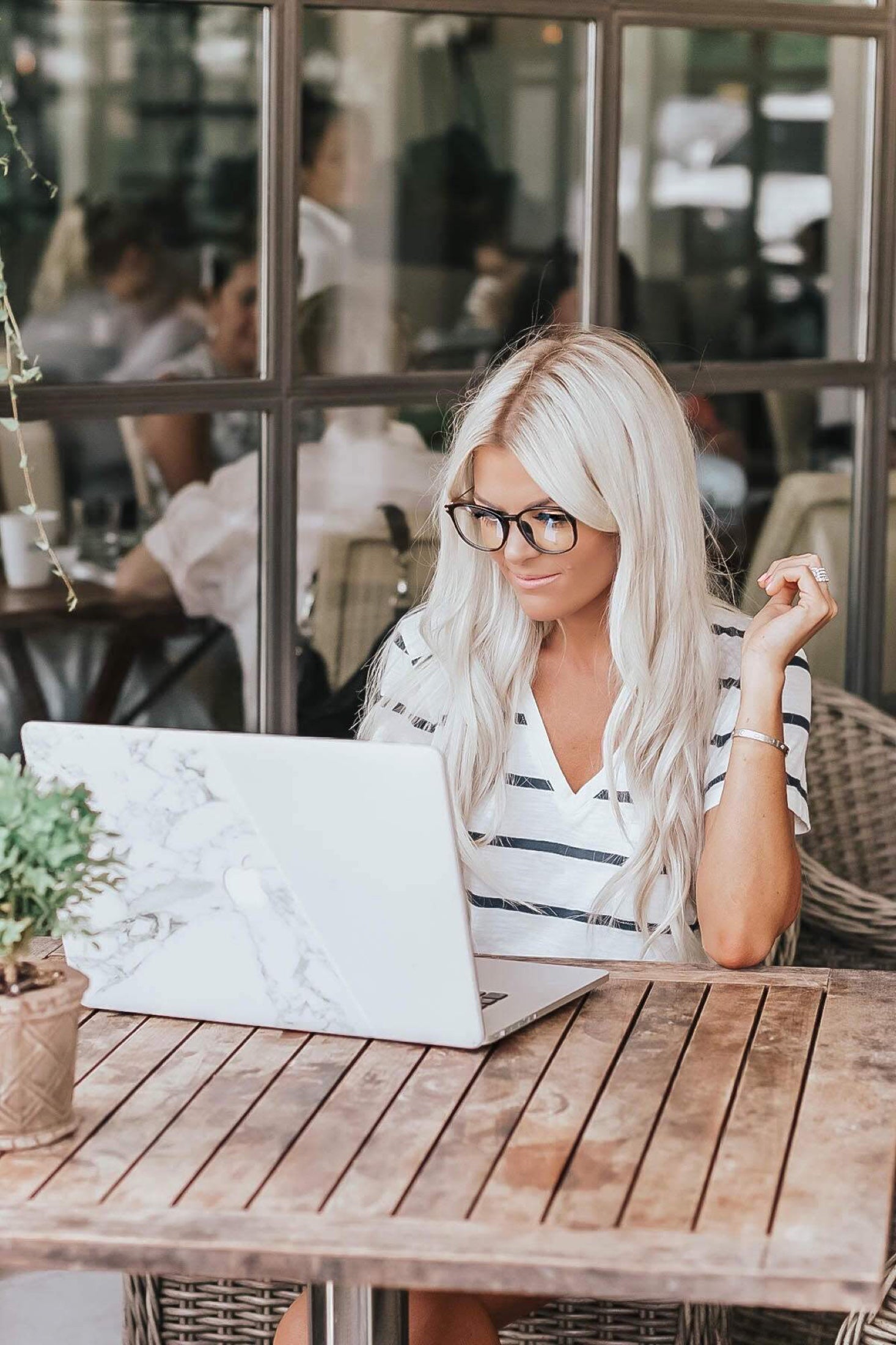 LadyBoss Journal story: Work-Life Eyewear for Women Who Do Not Have a Work-Life Balance