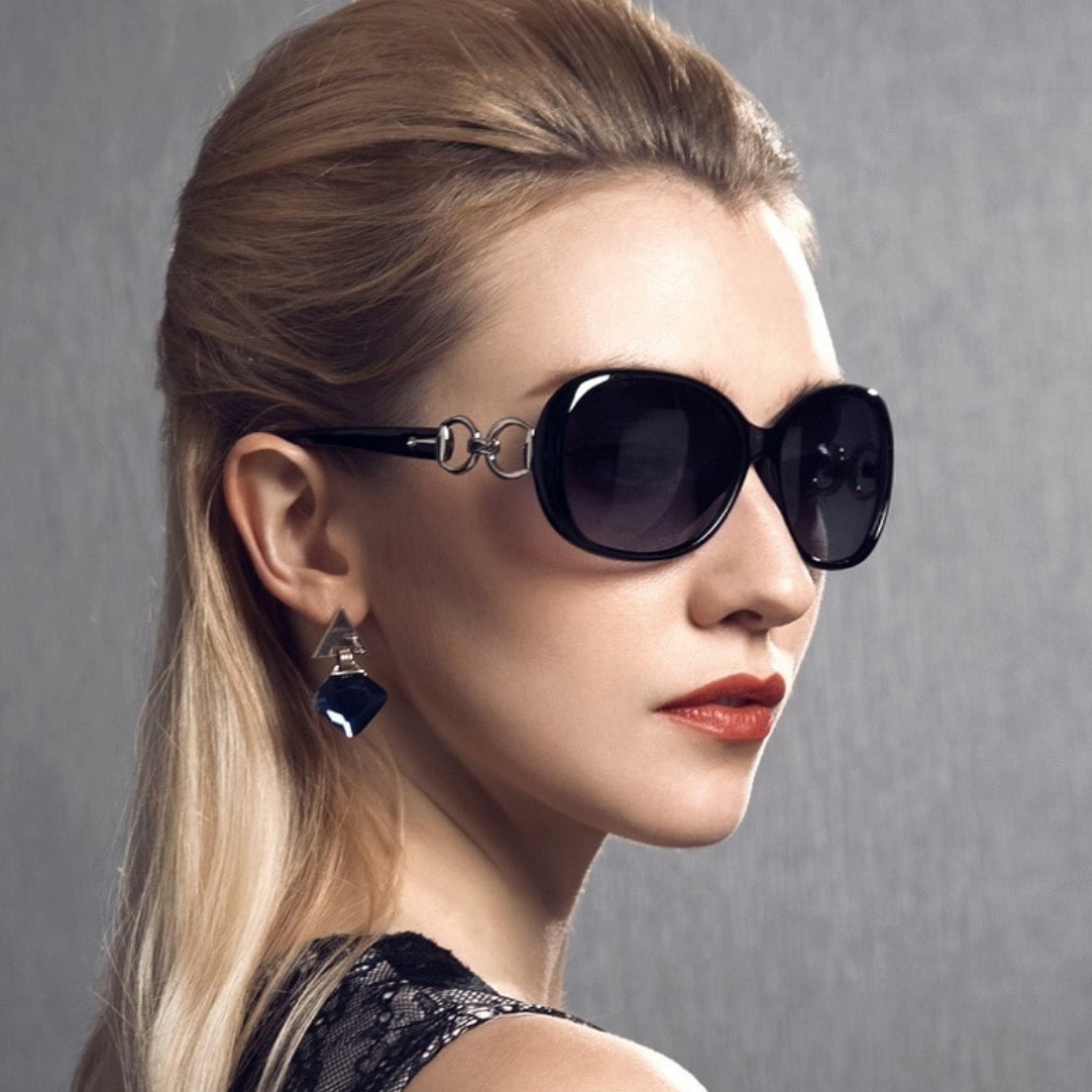 Model wearing LadyBoss Spectacles sunglasses in Black #frame color_black