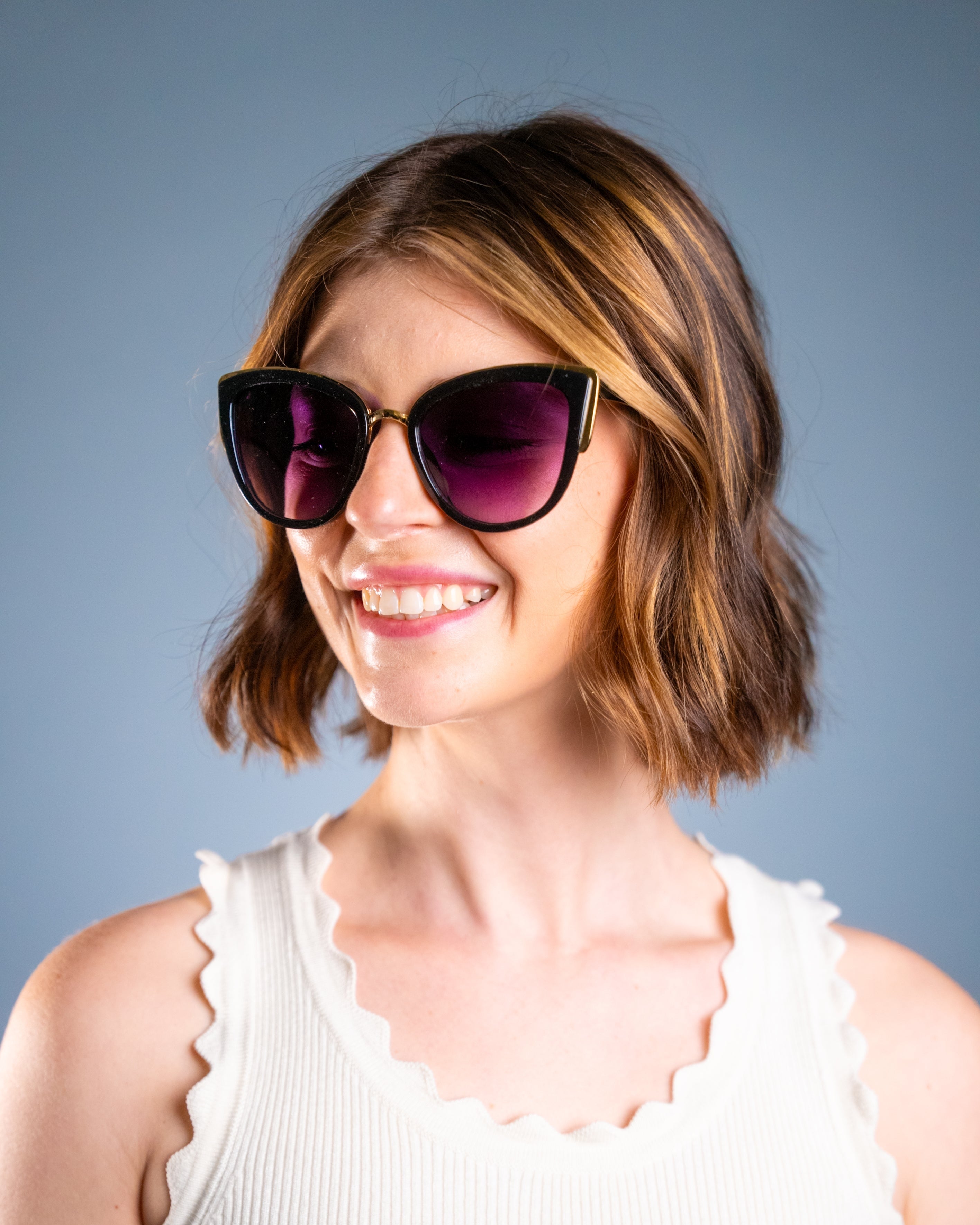 Model wearing LadyBoss Contours sunglasses in Black #frame color_black